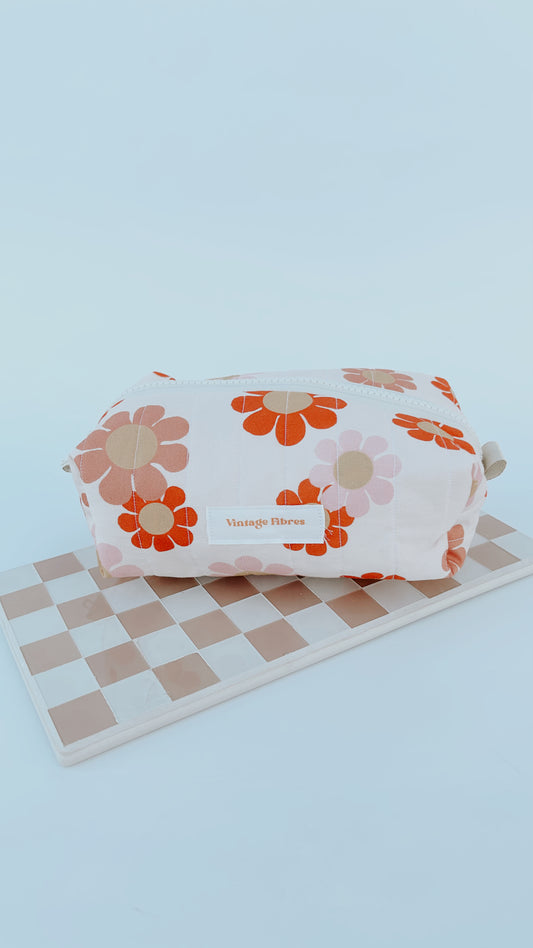 Quilted Beauty Bag - Vintage Inspired Daisies